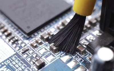 Cleaning Circuit Boards: A Complete Guide for Engineers and Technical Professionals