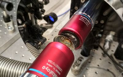 Scientists Develop a Device to Control Light and Matter Quasiparticles