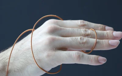 Researchers design a motor that looks like a thread