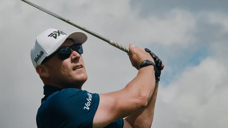 deWiz, a revolutionary wearable technology providing in-depth, real-time swing data using Xsens’ precise motion tracking technology