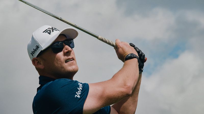 deWiz, a revolutionary wearable technology providing in-depth, real-time swing data using Xsens’ precise motion tracking technology