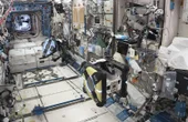 Mini robots practise grasping space debris