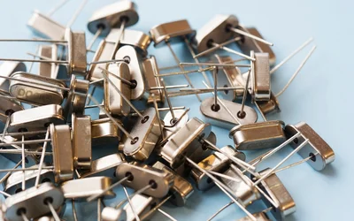 Crystal Oscillator: Fundamentals, Models, and Design Guidelines