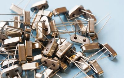 Crystal Oscillator: Fundamentals, Models, and Design Guidelines