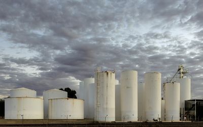 Iron as an inexpensive storage medium for hydrogen