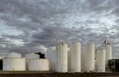 Iron as an inexpensive storage medium for hydrogen