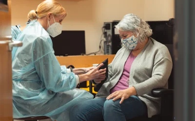 Vibrating glove helps stroke patients recover from muscle spasms